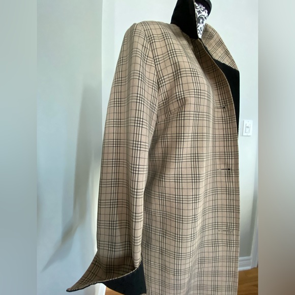 Fall / Spring Trench Coat with great attention to detail - Picture 3 of 10
